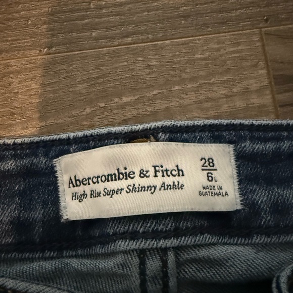 Abercrombie & Fitch High Rise Blue Jeans - Picture 7 of 7